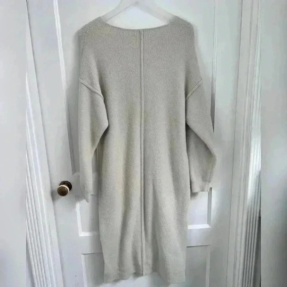 Aritzia Wilfred Free
Hush Knit V-Neck Dress LIKE NEW - Picture 2 of 9